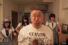 KOBerrieS♪の新曲「ドンギバ♪」ミュージックビデオのワンシーン。