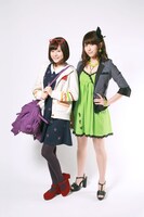 マヤ（水瀬いのり）＆エリカ（伊波杏樹）。