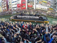 「燃えよオオカミ～日本中ノ心ニ火ヲ灯ス！～」の様子。（写真提供：ソニー・ミュージックレコーズ）