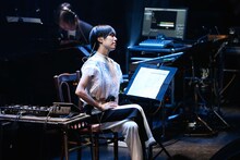 「a brand new concert issue "minima" -ミニマ- Salyu×小林武史 -session 2-」東京・Billboard LIVE Tokyo公演の様子。（Photo by Taku Fujii）