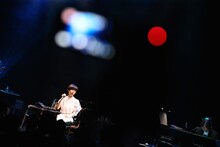 「a brand new concert issue "minima" -ミニマ- Salyu×小林武史 -session 2-」東京・Billboard LIVE Tokyo公演の様子。（Photo by Taku Fujii）