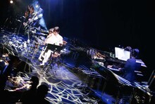 「a brand new concert issue "minima" -ミニマ- Salyu×小林武史 -session 2-」東京・Billboard LIVE Tokyo公演の様子。（Photo by Taku Fujii）