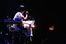 「a brand new concert issue "minima" -ミニマ- Salyu×小林武史 -session 2-」東京・Billboard LIVE Tokyo公演の様子。（Photo by Taku Fujii）