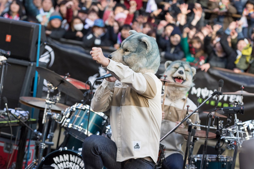 人気画像4位は「MAN WITH A MISSION道頓堀に参上！船上ライブにファン大興奮」より、Tokyo Tanaka（Vo）。（写真提供：ソニー・ミュージックレコーズ）