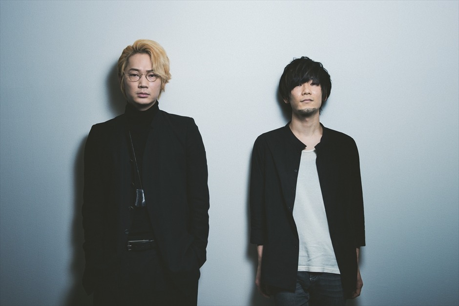 左から綾野剛、TK。（撮影：河本悠貴）