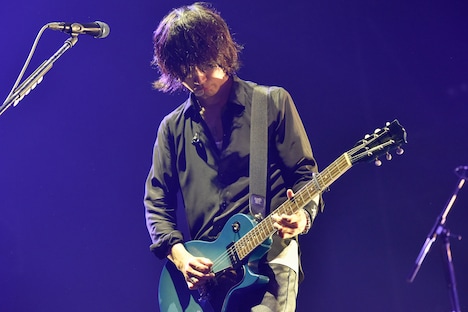 藤原基央（Vo, G）（撮影：古渓一道）