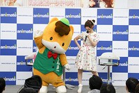 左からぐんまちゃん、内田彩。
