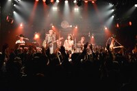 「Rihwa's TOUR 2016 “TODAY MAKES TOMORROW”」初日公演の様子。