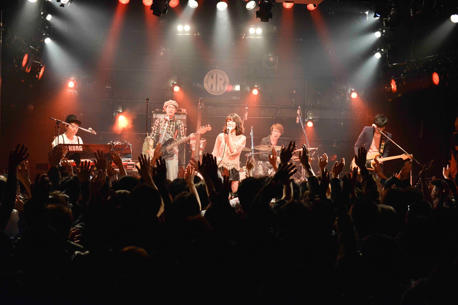 「Rihwa's TOUR 2016 “TODAY MAKES TOMORROW”」初日公演の様子。