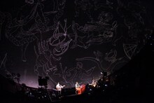 WEAVER「Rainbow Lounge」の様子。（撮影：増田慶）