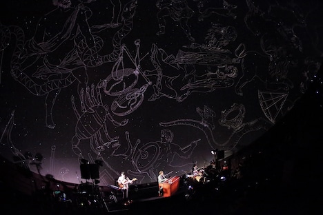 WEAVER「Rainbow Lounge」の様子。（撮影：増田慶）