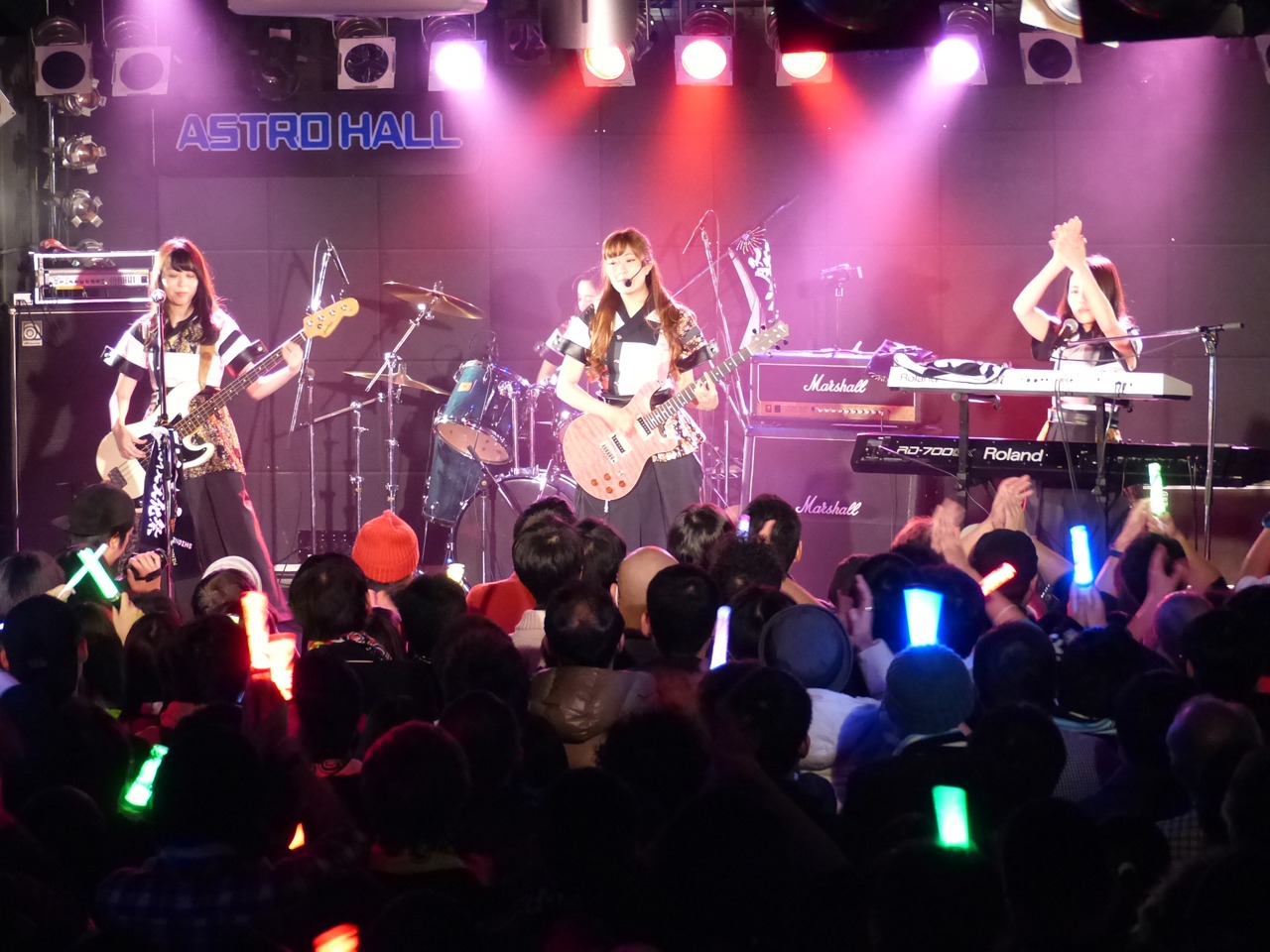 「まだはやい？んなことないない！Le Lien初ワンマンライブ～40x～」の様子。
