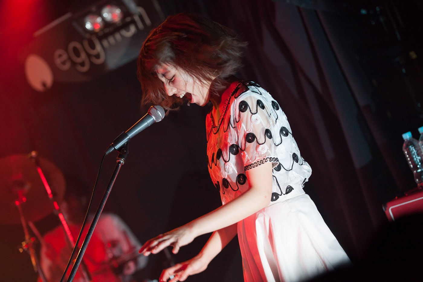 飯野桃子（Piano, Cho） （Photo by Daisuke Sakai［eggman］）