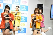 「もんげー岡山！」を歌唱するアップアップガールズ（仮）。