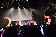 「ウンチョコチョコチョコピー！」を披露するDISH//。