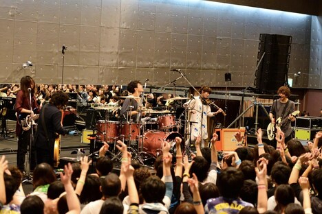 「BIGMAMAniversary 2016～2017 MAMonthly Special『Too Close Too Sweeeeeeet!!!』」の様子。（Photo by AZUSA TAKADA）