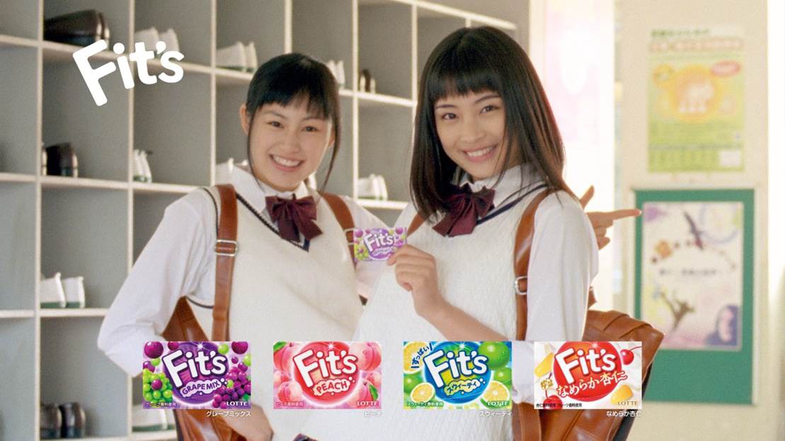 ロッテ「Fit's」新CMのワンシーン。