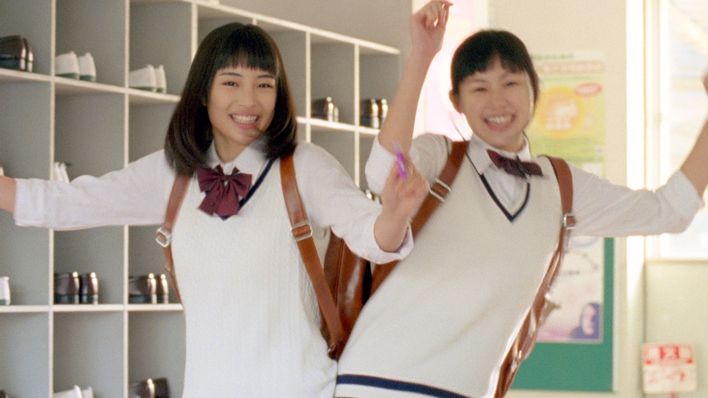 ロッテ「Fit's」新CMのワンシーン。