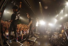 「FLOW LIVE TOUR 2016『#10』」初日公演の様子。