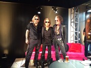 左からジョニー・デップ、松本孝弘（B'z）、ジョー・ペリー（AEROSMITH）。 (c)WOWOW