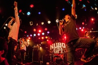「NUBO "bonfire" TOUR 2015-2016 ファイナルシリーズ」東京・渋谷CLUB QUATTRO公演の様子。（Photo by HayachiN）