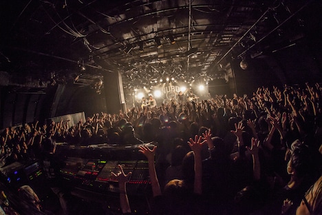 「NUBO "bonfire" TOUR 2015-2016 ファイナルシリーズ」東京・渋谷CLUB QUATTRO公演の様子。（Photo by HayachiN）
