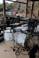 奈良・奈良公園浮見堂で行われた「SEED」劇中音楽レコーディングの様子。（Photo by LESLIE KEE）