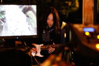 奈良・奈良公園浮見堂で行われた「SEED」劇中音楽レコーディングの様子。（Photo by LESLIE KEE）