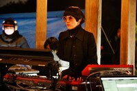 奈良・奈良公園浮見堂で行われた「SEED」劇中音楽レコーディングの様子。（Photo by LESLIE KEE）