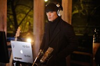 奈良・奈良公園浮見堂で行われた「SEED」劇中音楽レコーディングの様子。（Photo by LESLIE KEE）