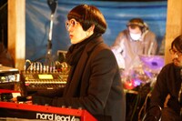 奈良・奈良公園浮見堂で行われた「SEED」劇中音楽レコーディングの様子。（Photo by LESLIE KEE）