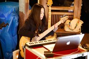 奈良・奈良公園浮見堂で行われた「SEED」劇中音楽レコーディングの様子。(Photo by LESLIE KEE)