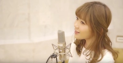 MACO「出逢い」スタジオビデオのワンシーン。