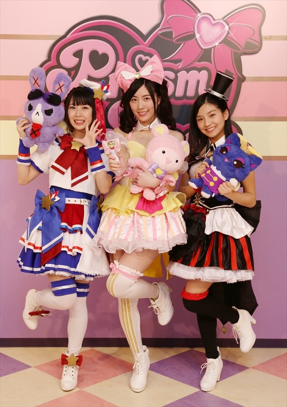「プリパラ」キャラクターの衣装に身を包んだ高柳明音、松井珠理奈、後藤楽々。(c) T-ARTS / syn Sophia / 映画プリパラ製作委員会