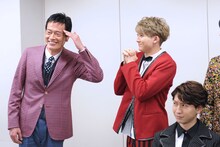 遠藤憲一と、蓮佛美沙子演じる美蘭になりきるユーキ。