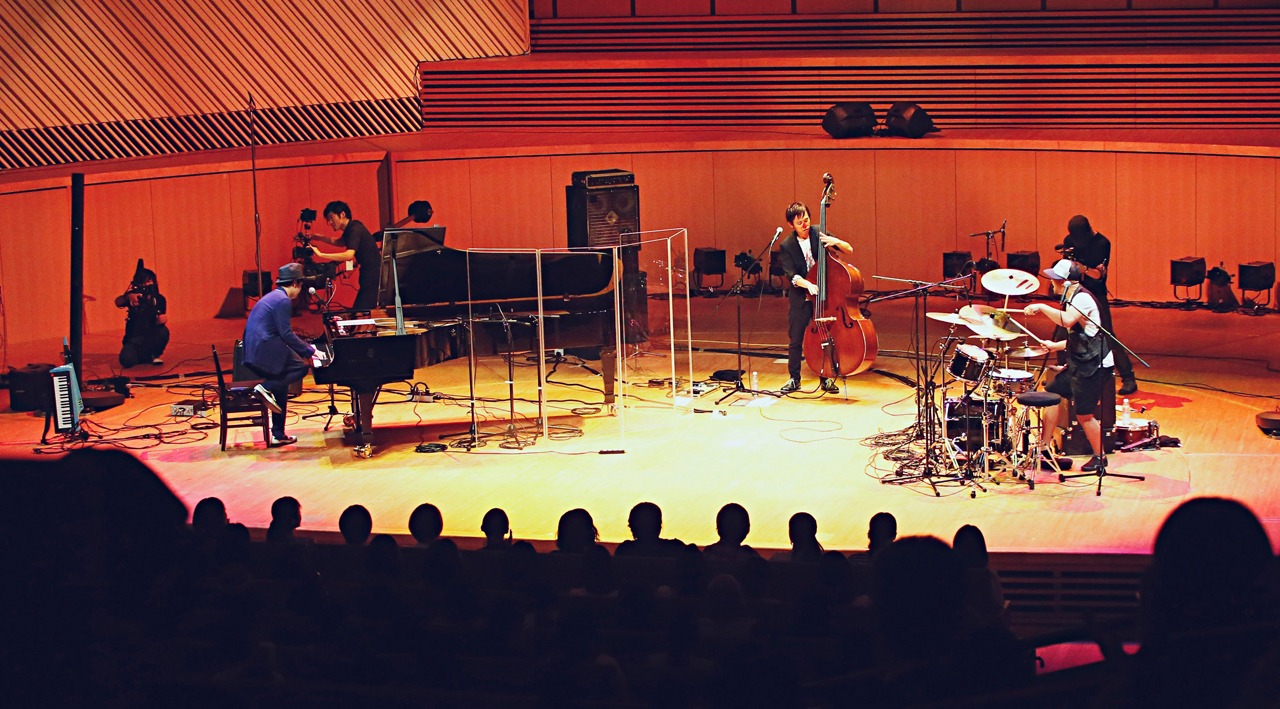 2015年6月に行われた「H ZETTRIO LIVE LUXURY ～素晴らしきアンサンブルの夕べ～」神奈川・ミューザ川崎シンフォニーホール公演の様子。（撮影：斉藤大嗣）