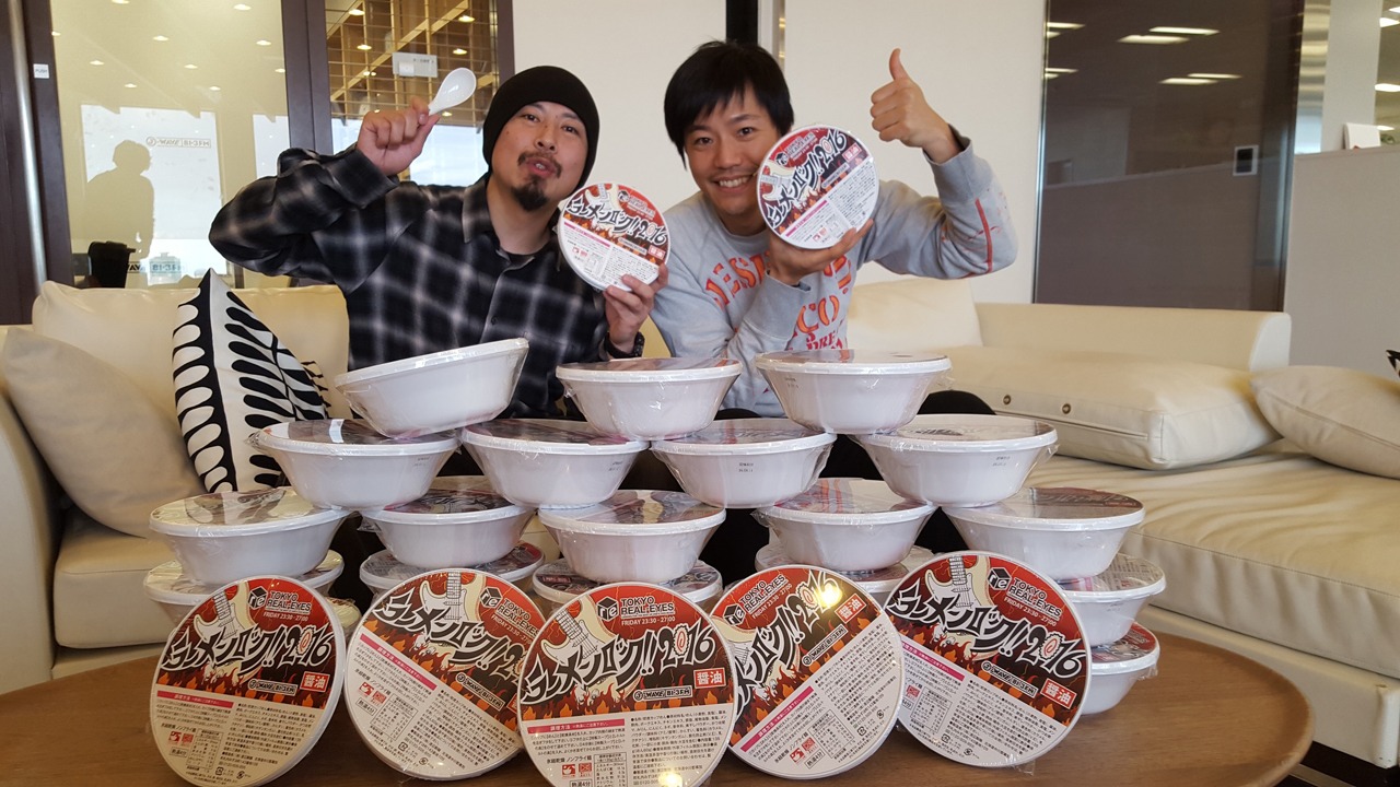 RONZI（BRAHMAN）と「TOKYO REAL-EYES」ナビゲーターの藤田琢己。