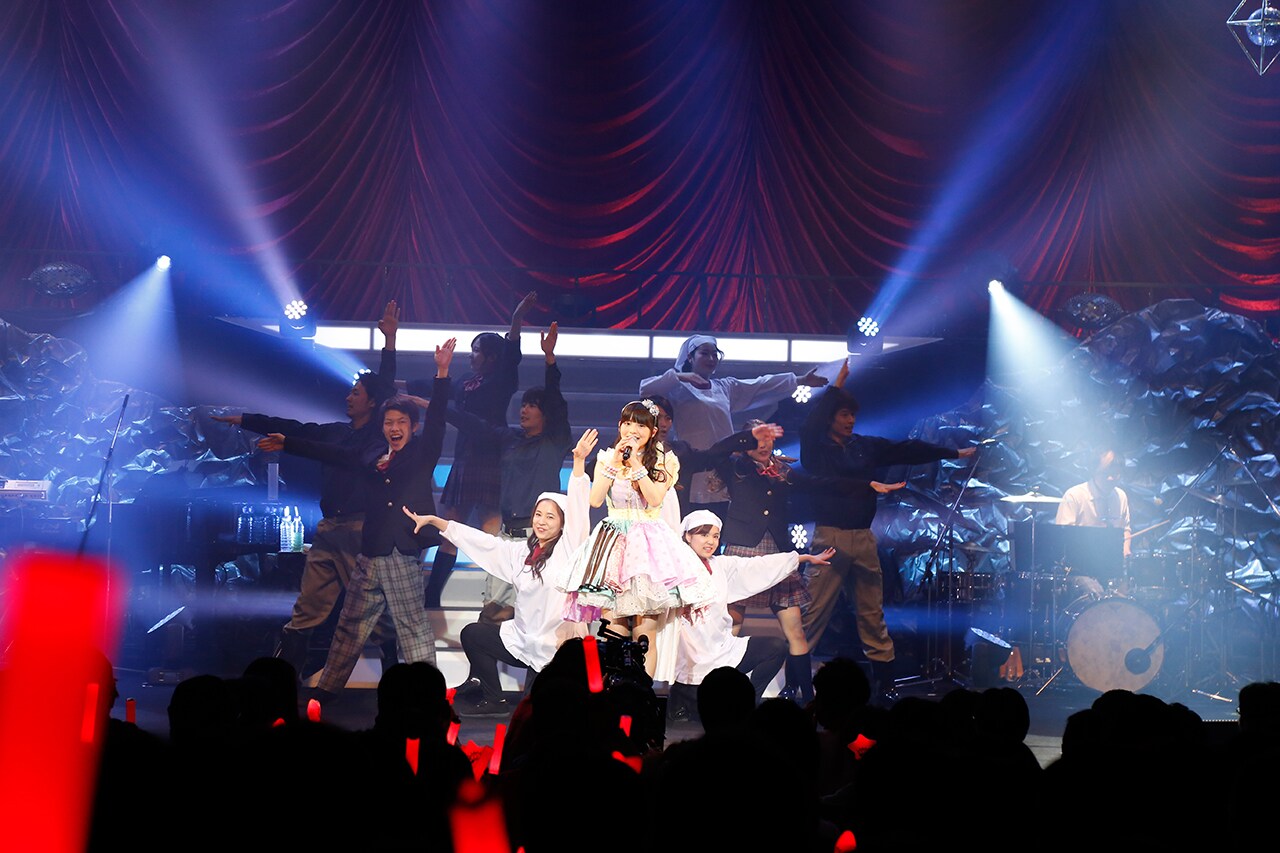 上坂すみれ「超中野大陸の逆襲 草莽の巻」の様子。（写真提供：キングレコード）