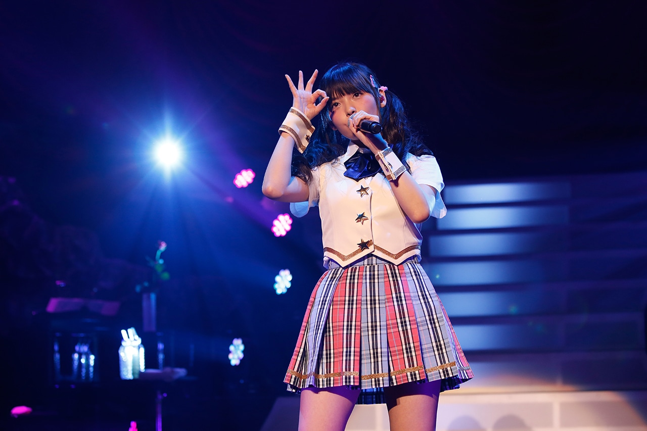 「Inner Urge」をパフォーマンスする上坂すみれ。（写真提供：キングレコード）