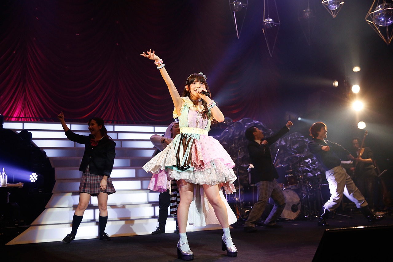 上坂すみれ「超中野大陸の逆襲 草莽の巻」の様子。（写真提供：キングレコード）
