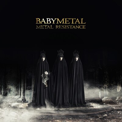人気画像2位は「BABYMETAL、新ビジュアルは黒装束」より、BABYMETAL「METAL RESISTANCE」初回限定盤ジャケット。