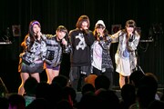 神宿、ブランドコラボの定期公演でファッションチェック