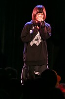 小山ひな（撮影：藤巻祐介）