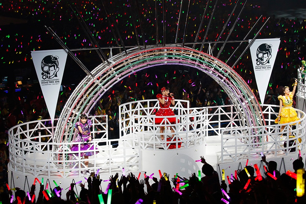 「MOMOIRO CLOVER Z DOME TREK 2016“AMARANTHUS / 白金の夜明け”」2月21日の名古屋ドーム公演の様子。（Photo by HAJIME KAMIIISAKA）