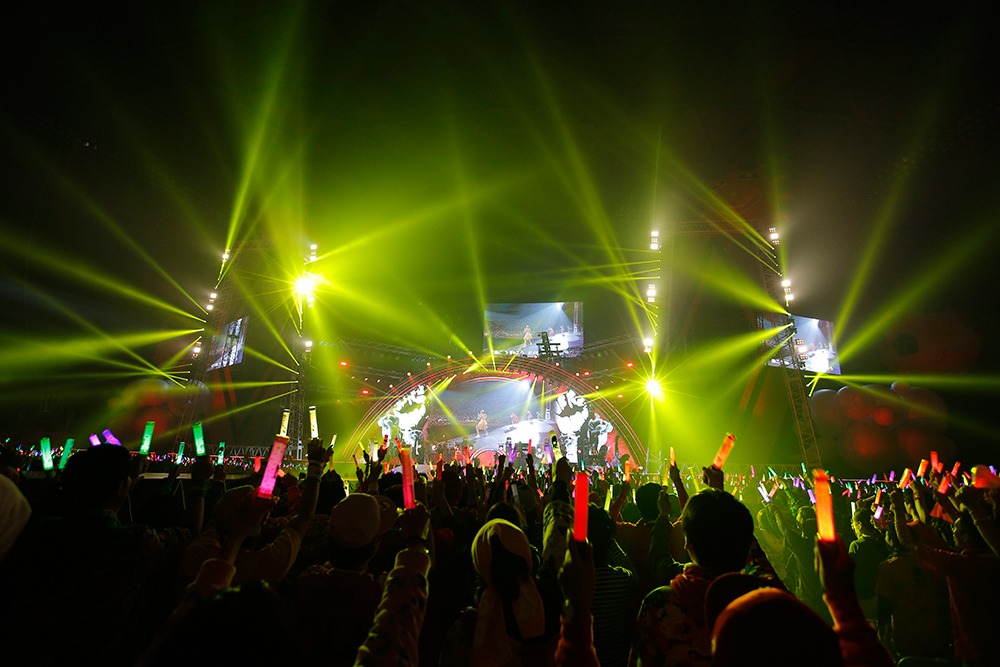「MOMOIRO CLOVER Z DOME TREK 2016“AMARANTHUS / 白金の夜明け”」2月21日の名古屋ドーム公演の様子。（Photo by HAJIME KAMIIISAKA）