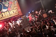「KICK ASS HERO 2016」アンコールの様子。（Photo by watanabe  'kool' syo）