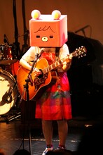 コレサワ（撮影：小坂茂雄）