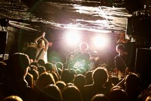 赤色のグリッター（撮影：オチアイユカ）