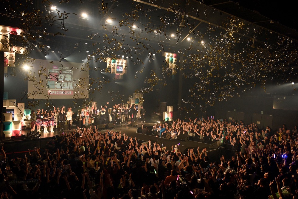 「uP!!! presents MUSIC SHOWER チュートリアルの徳ダネ福キタル♪ SPECIAL LIVE Vol.2」アンコールの様子。（撮影：釘野孝宏）