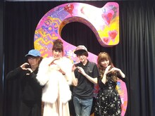 カフェ「Silent Siren『S』C.A.F.E.」を訪れたSilent Siren。左からあいにゃん、ひなんちゅ、すぅ、ゆかるん。